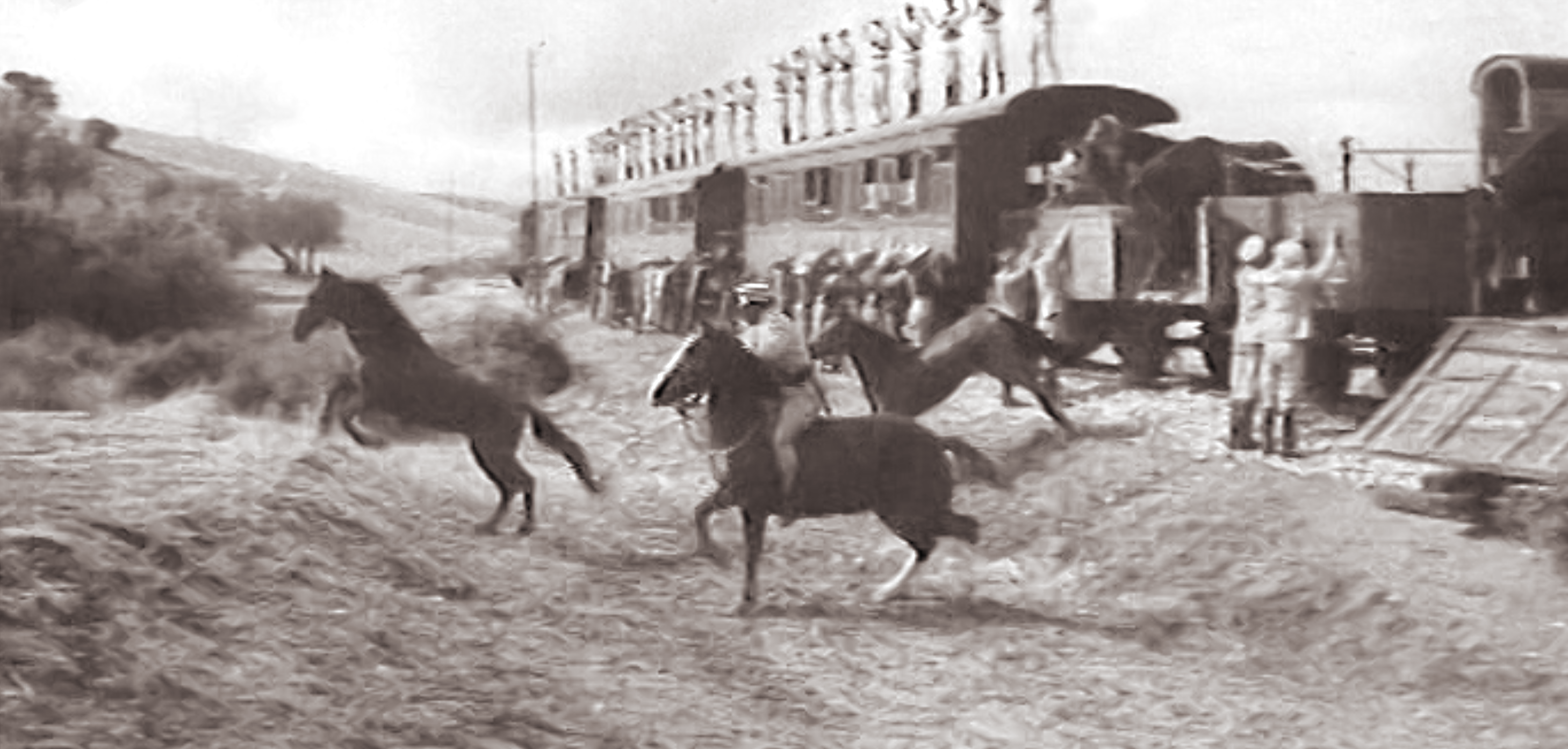 Escena con caballos bajando del tren durante el rodaje de Salario para matar en Villamanta