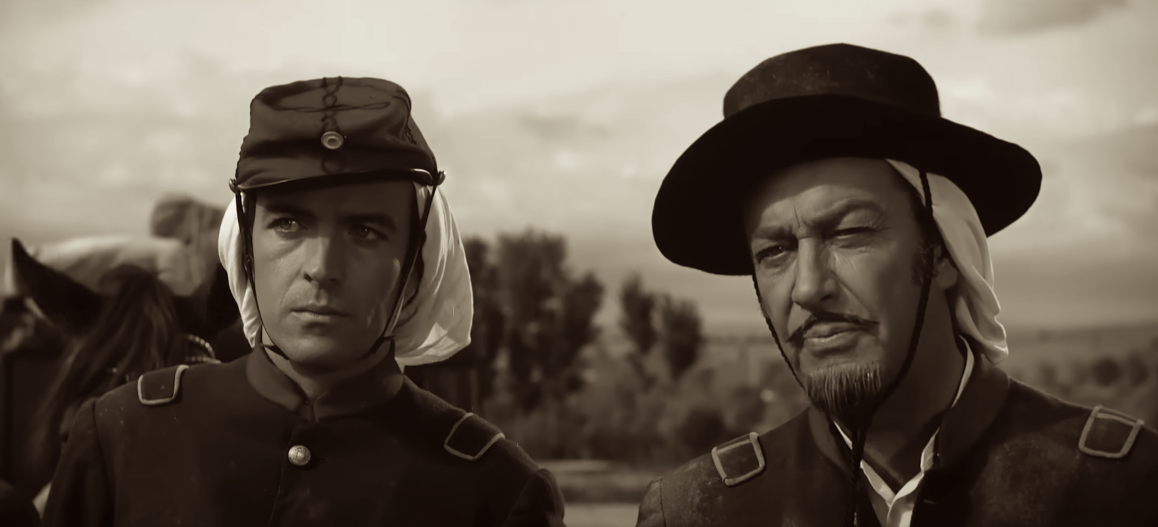 Robert Taylor y Ángel del Pozo caracterizados como soldados en una escena rodada en la estación de Villamanta.