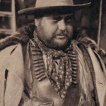 Cris Huerta caracterizado como vaquero en un spaghetti-western