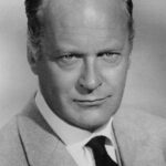 Retrato en blanco y negro de Curd Jürgens, actor alemán que participó en La Brigada de los Condenados (1969)