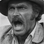Retrato en blanco y negro de Franco Nero como Sergei Kowalski en la película Salario para matar (Il mercenario), 1968