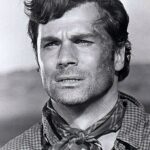 Retrato en blanco y negro de George Maharis caracterizado como Jacob Galt, en el western The Desperados (1969), rodada en parte en Villamanta.
