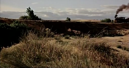 Imagen del tren cruzando el antiguo puente de hierro de Villamanta durante el rodaje de The Desperados.