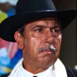 Antonio Casas en el papel de Warren en Manos Torpes (1970).