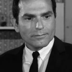 Retrato en blanco y negro de Don Gordon, actor estadounidense que interpretó a Jackson Harkness en Cañones para Córdoba.